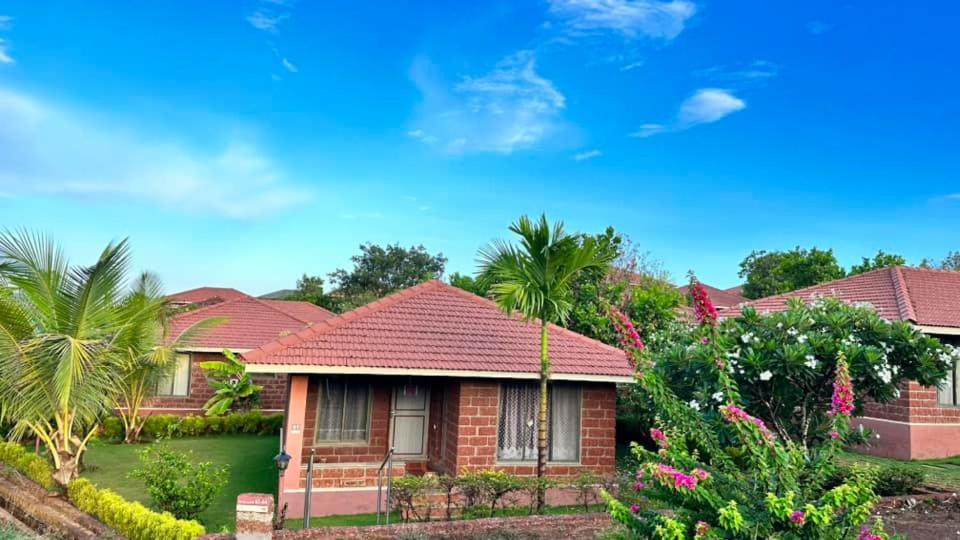 Regenta Resort Mango Village Guhagar Kudān Exterior photo